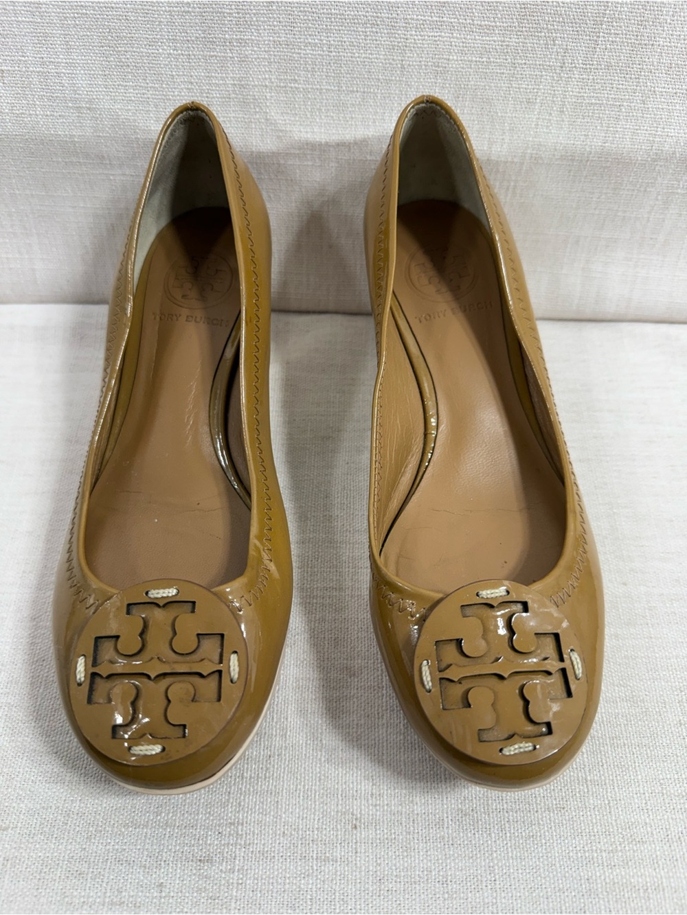 Tory Burch Camel Patent Leather Logo Round-Toe Sally Wedge pumps